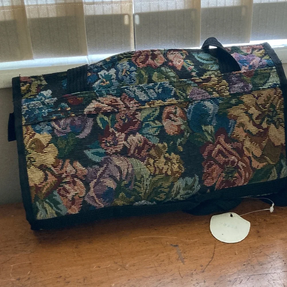 Foldable compact rolling storage bag. - Picture 4 of 8